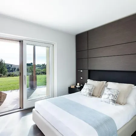 Valecchie Sleeps 6 Pool Air Con Wifi