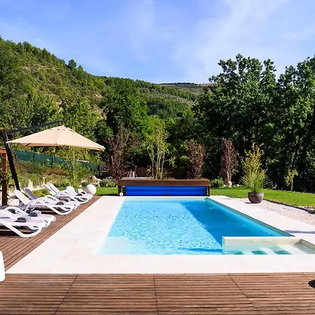 Valecchie Sleeps 6 Pool Air Con Wifi