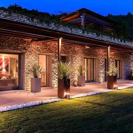 Valecchie Sleeps 6 Pool Air Con Wifi *
