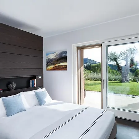 Valecchie Sleeps 6 Pool Air Con Wifi